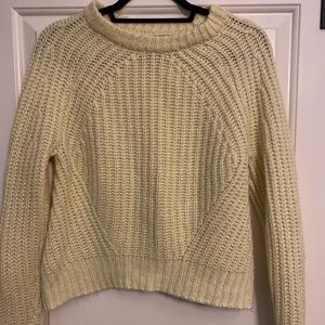 Pretty Pale yellow sweater crop length size small